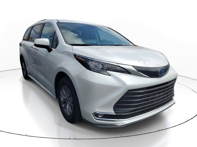 2024 Toyota Sienna XLE