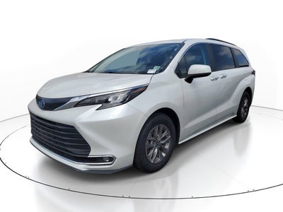 2024 Toyota Sienna XLE